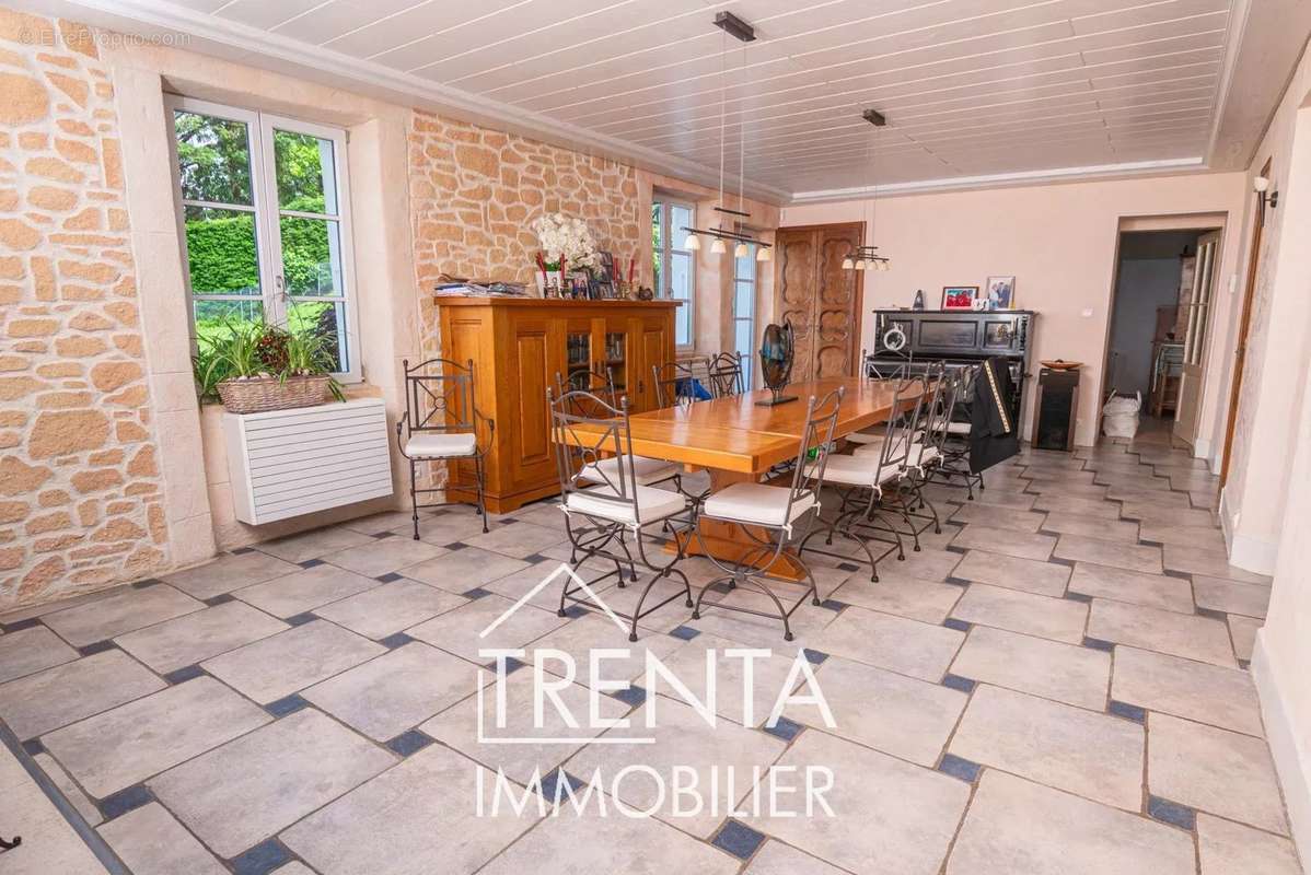 Maison à SAINT-JEAN-DE-MOIRANS