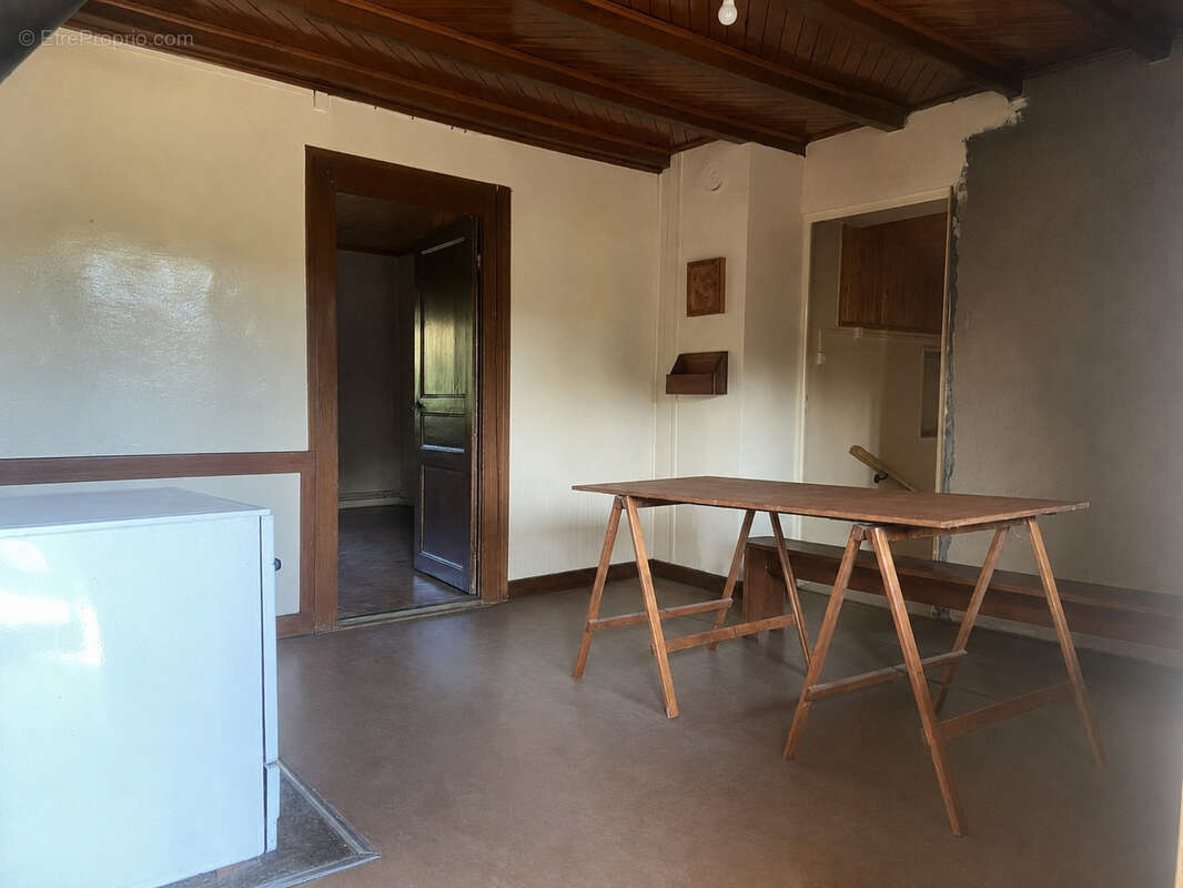Maison T4 avec dépendances, caves et terrain   Beau potentiel - photo 3