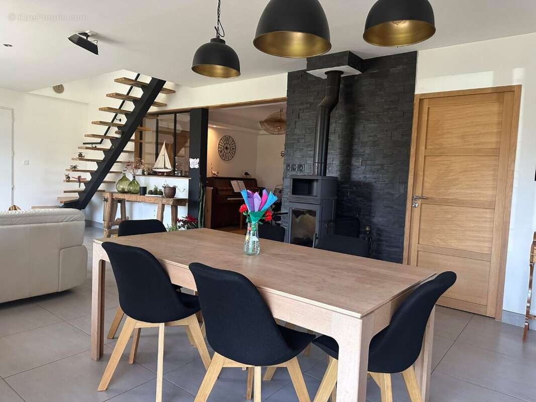 Maison à SAINT-LAMBERT-DU-LATTAY