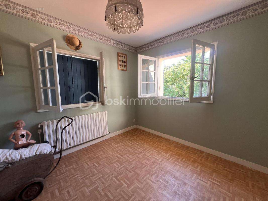 Jolie maison de plus de 213 m2, 6 chambres, jardin de 1500 m2! - photo 12