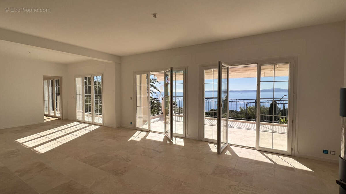 Maison à LES ISSAMBRES