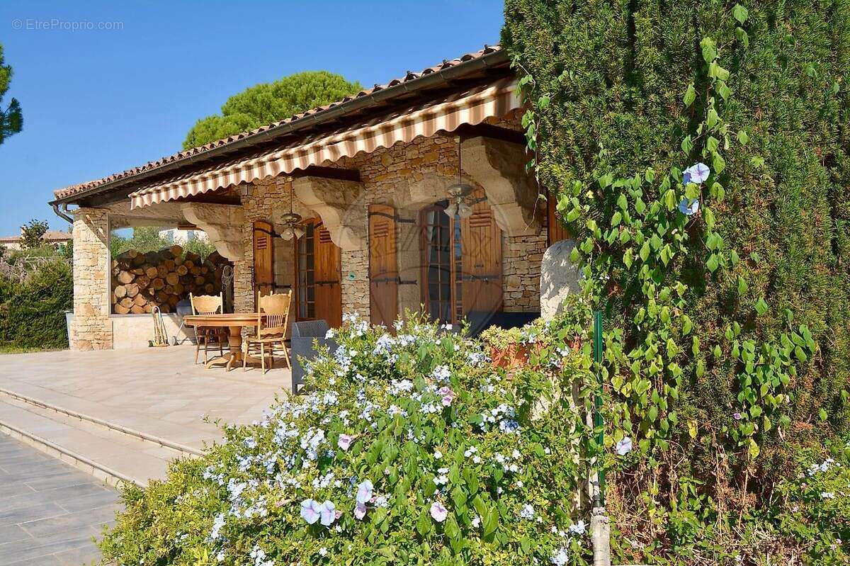 Maison à LE MUY