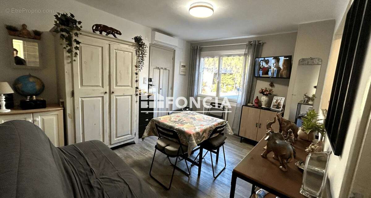 LAVANDOU CENTRE / Appartement 2 pièces proche Centre Ville Lavandou / - photo 9