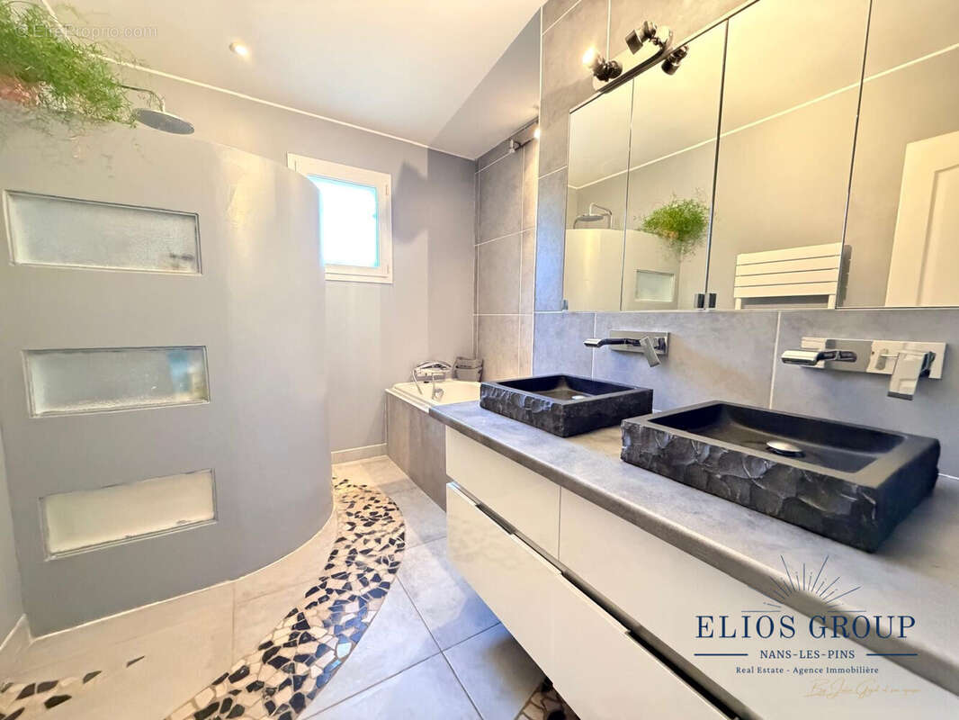 Maison à NANS-LES-PINS