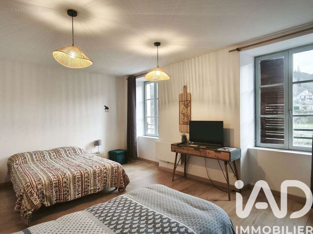 Maison 210 m² à Estaing  - photo 6