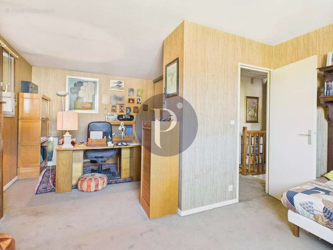 Maison à VERRIERES-LE-BUISSON