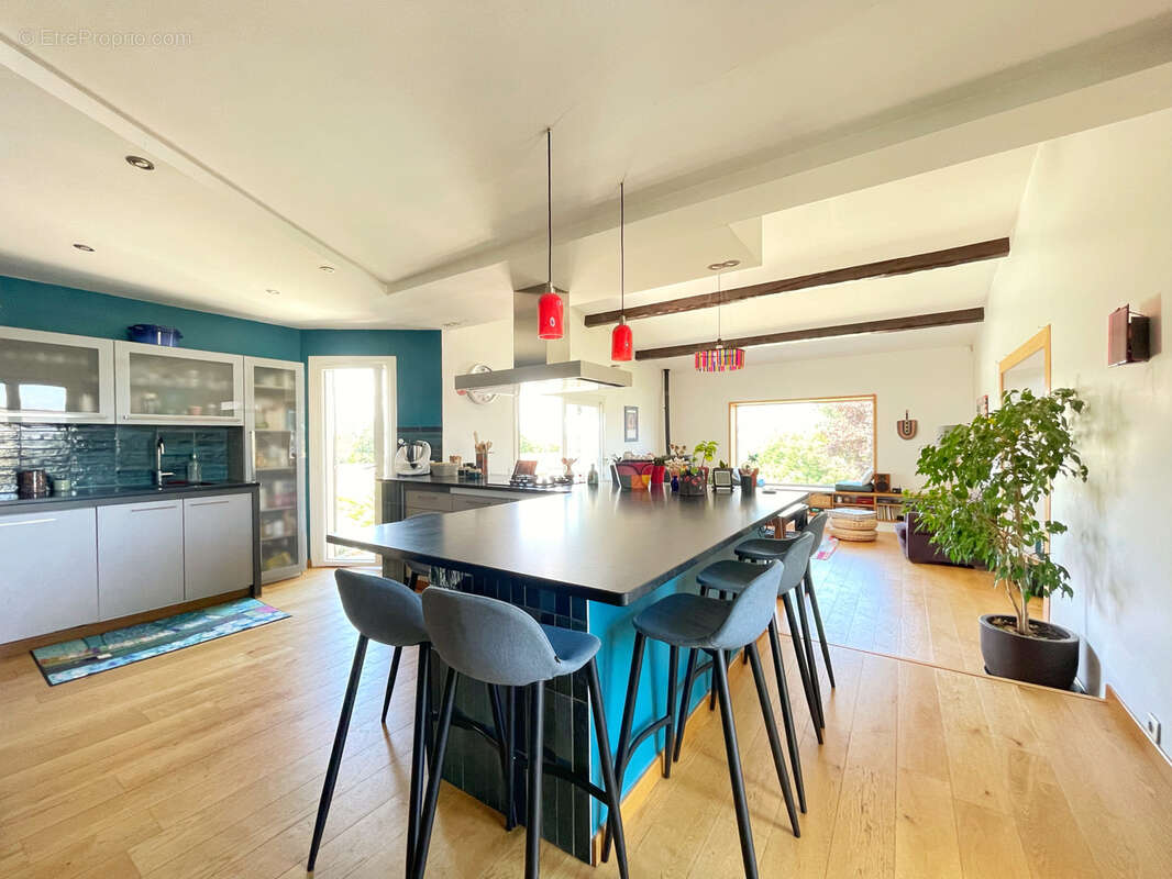 Maison à SAINT-GENIS-LAVAL