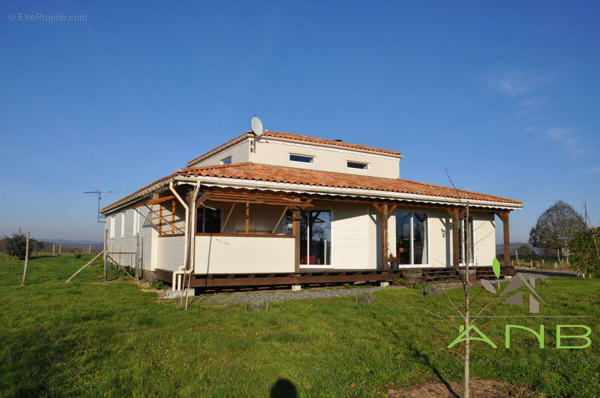 Maison à EYMOUTHIERS