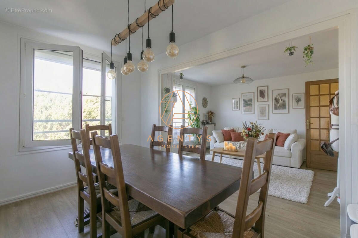 Appartement à SAINT-MAUR-DES-FOSSES