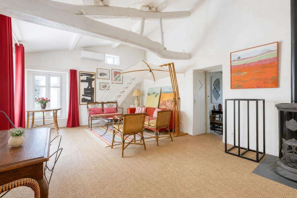 Maison de 8 pièces de 270 m² à Sainte-Gemme - photo 8