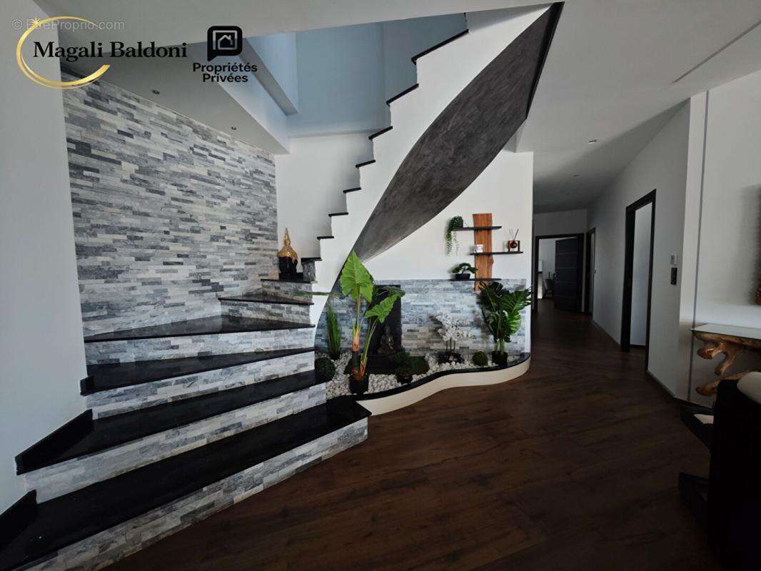 Villa moderne 210 m2- Pièce de vie grandiose- Proche commodités - photo 12