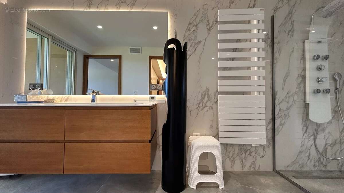 Appartement à MANDELIEU-LA-NAPOULE