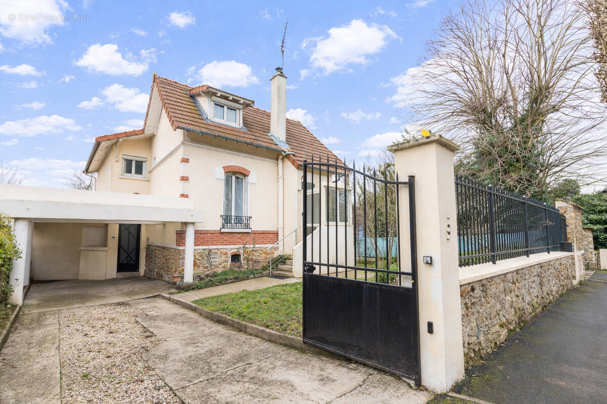 Maison à VERRIERES-LE-BUISSON