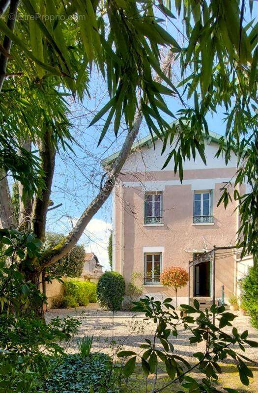 Maison à TASSIN-LA-DEMI-LUNE