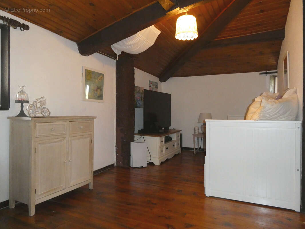 Maison à MONTROMANT