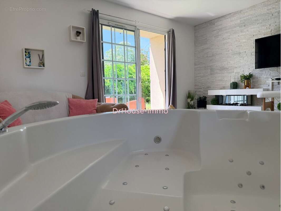 Appartement 149 m² à Pezarches  - photo 6