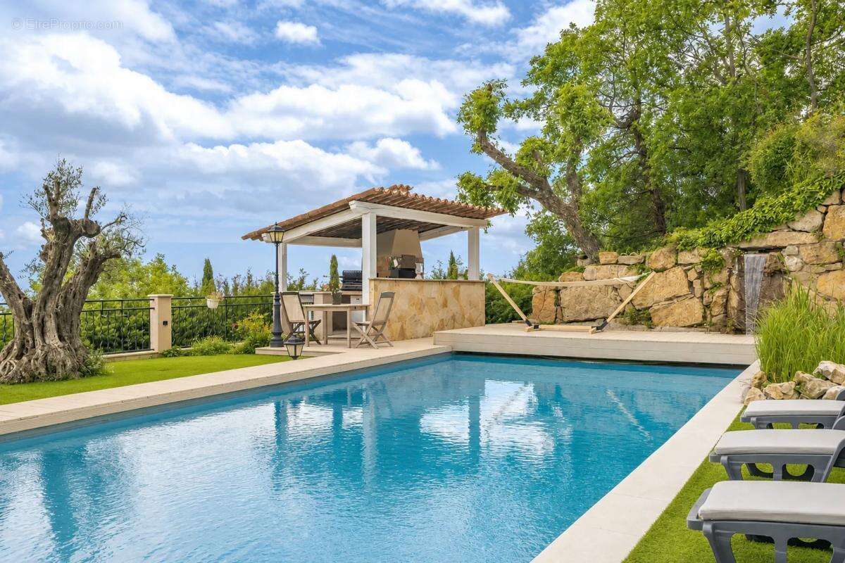 Maison de 6 pièces de 256 m² à Le Bar-sur-Loup - photo 68