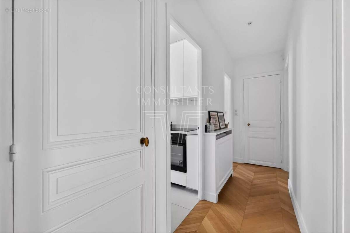 Appartement à PARIS-16E