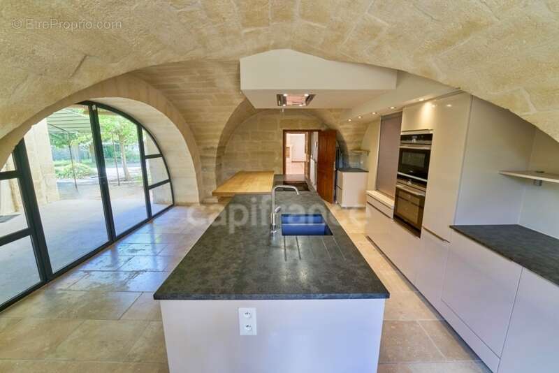 Á UZES (30) Propriété d’Exception à Deux Pas de la Place aux Herbes - photo 8
