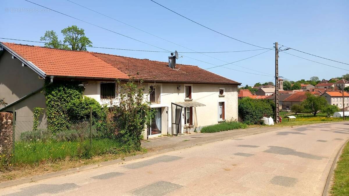 Maison à REGNEVELLE