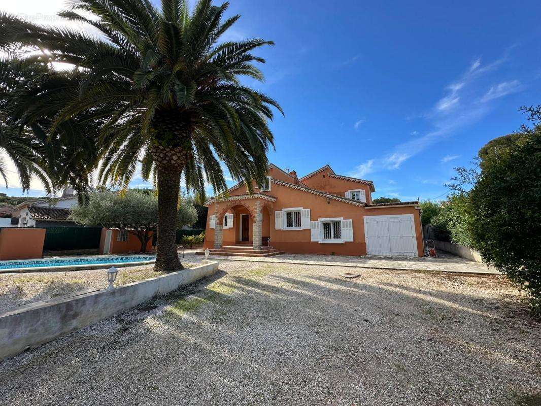 Maison à SIX-FOURS-LES-PLAGES