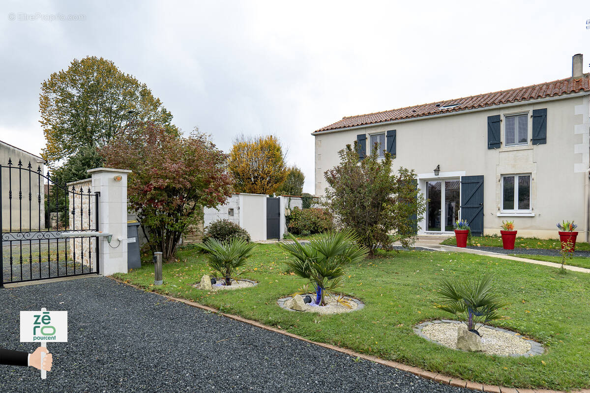 Maison à MOUZEUIL-SAINT-MARTIN