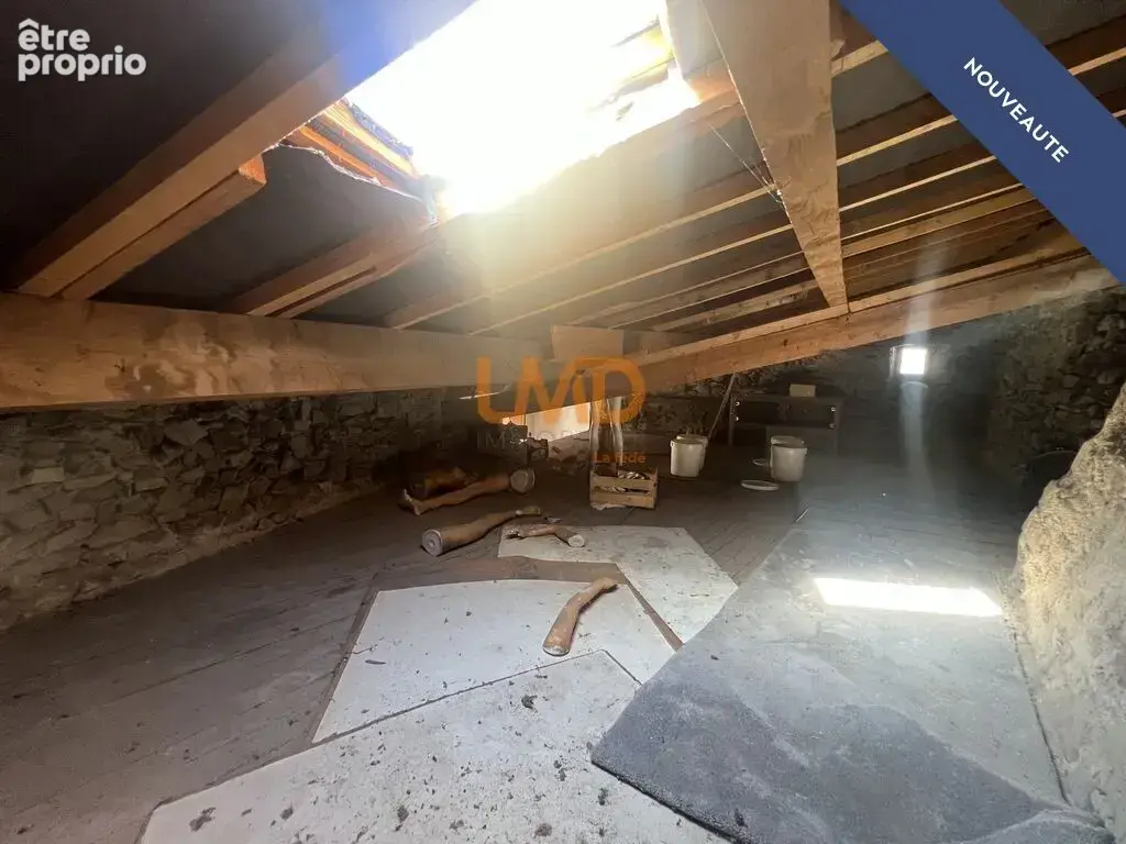 Maison de village en pierre – Fort potentiel – Centre village - photo 15