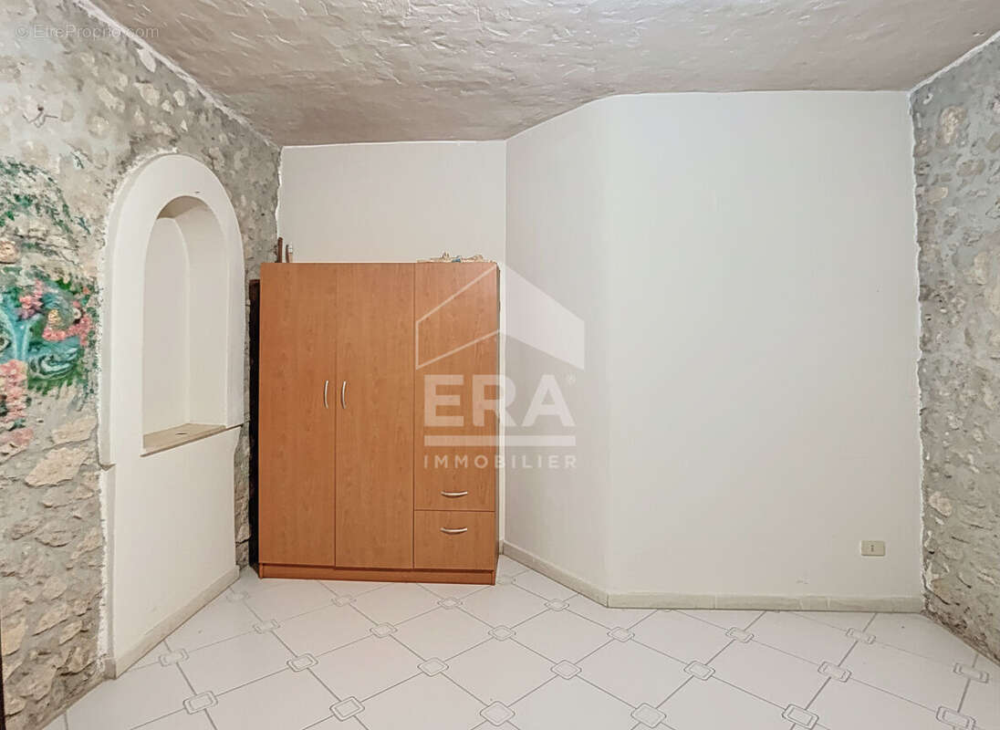 Maison à SAINT-MITRE-LES-REMPARTS