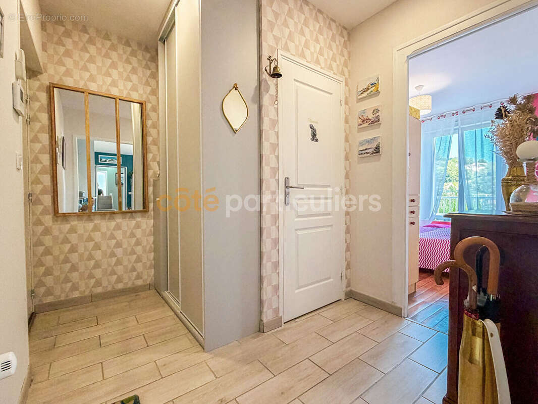 Appartement entièrement rénovée avec 3 chambres et garage - photo 7