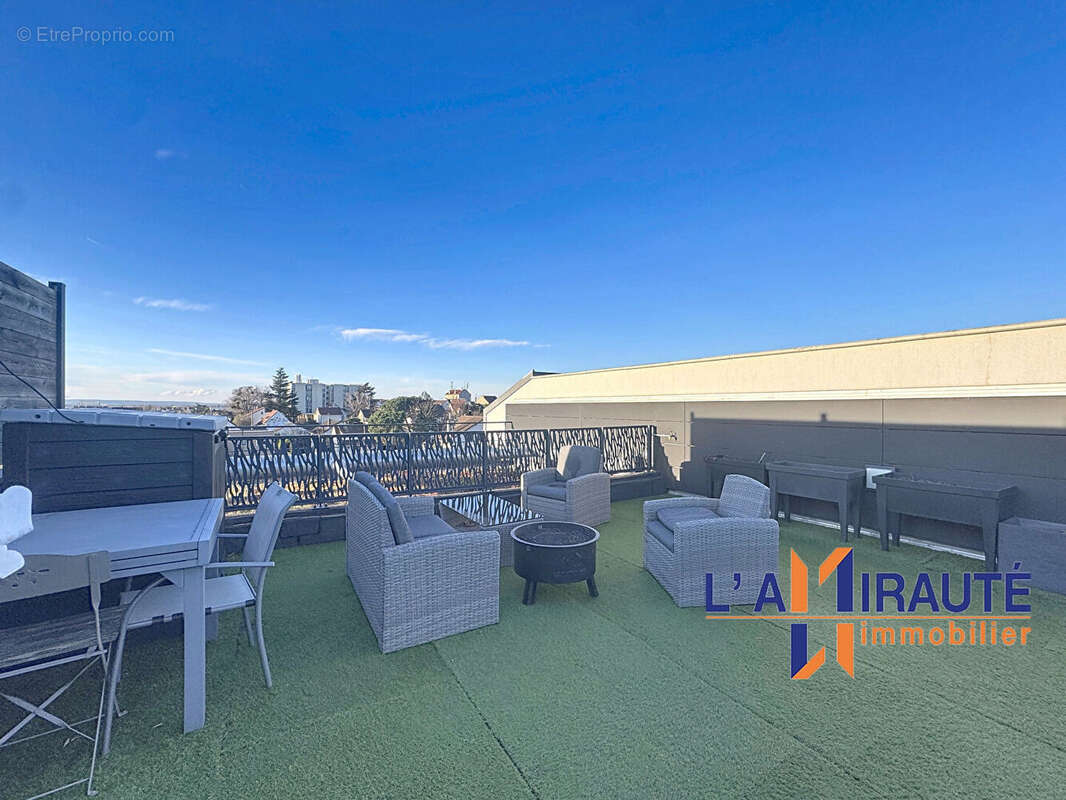 Appartement à HOUILLES