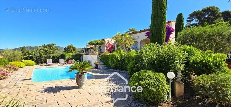 Maison à vendre 4 pièces VUE MER + Garage 55m² + Piscine SANARY SUR MER (83) - photo 14