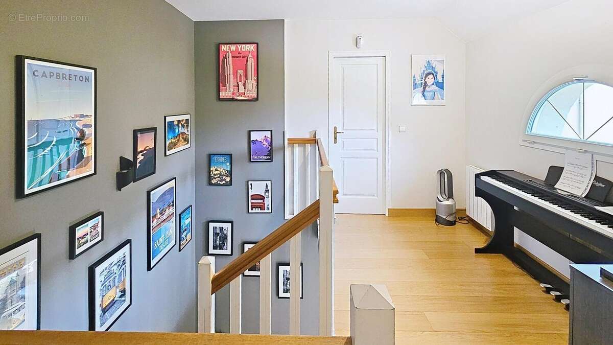Maison 185 m² à La Ville-Du-Bois  - photo 7