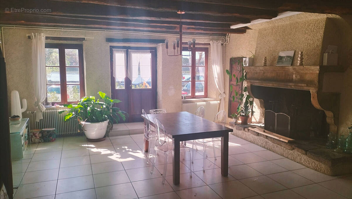Maison à CONDRIEU