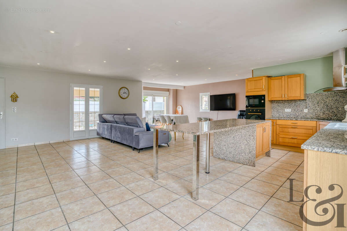 Maison de plain-pied à Sainte-Livrade-sur-Lot (Lot-et-Garonne, 47 ) - photo 3