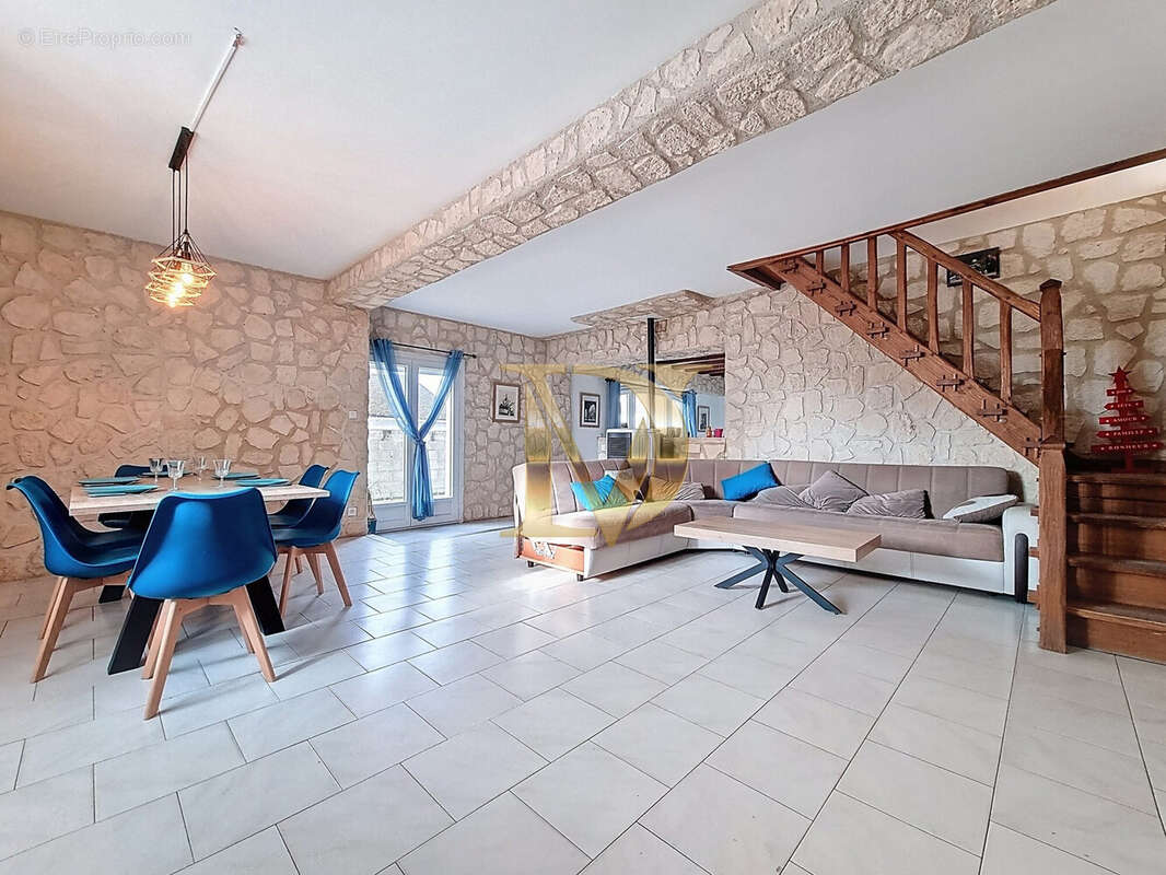 Maison 181 m² à Saint-Julien-De-Chedon  - photo 8