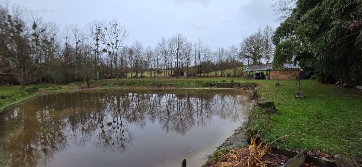 Terrain à TOURNON-SAINT-PIERRE