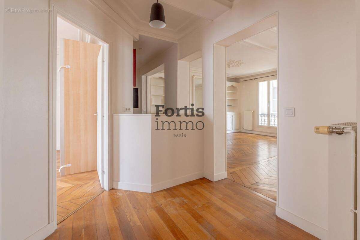 Appartement à PARIS-8E