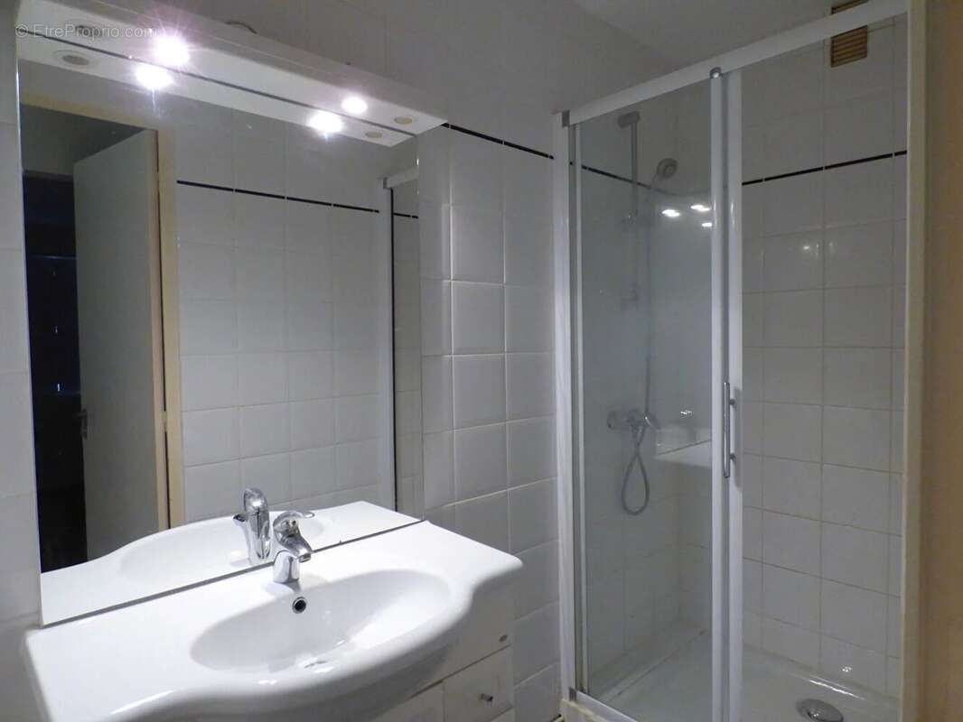 Le pouliguen, proche centre ville t2 traversant avec locataire en place - photo 7