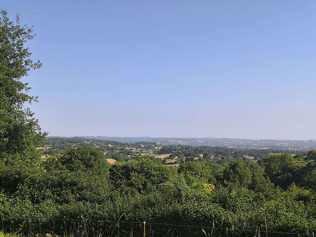 Terrain à LENTILLAC-SAINT-BLAISE