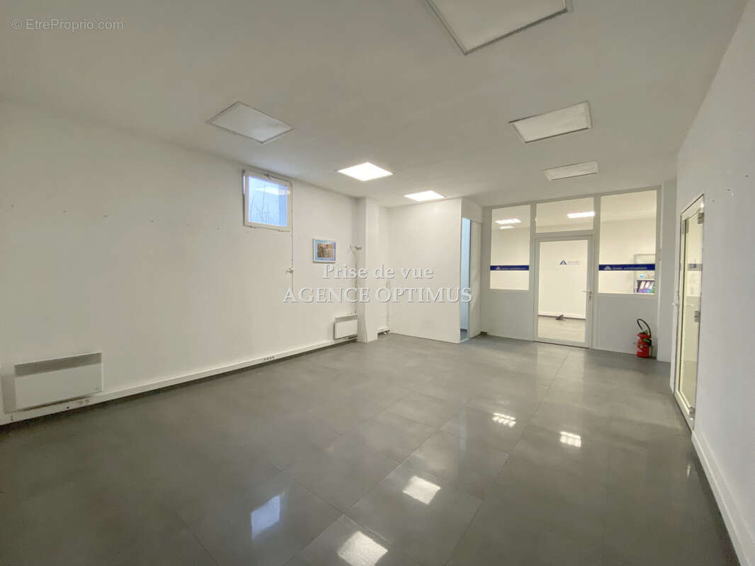 Commerce à VILLENEUVE-LA-GUYARD