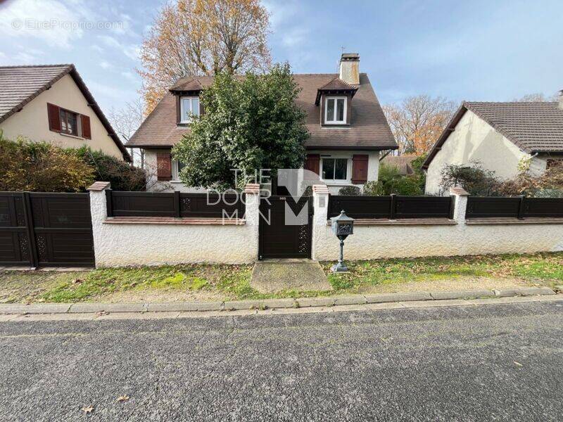 Maison à BRIIS-SOUS-FORGES