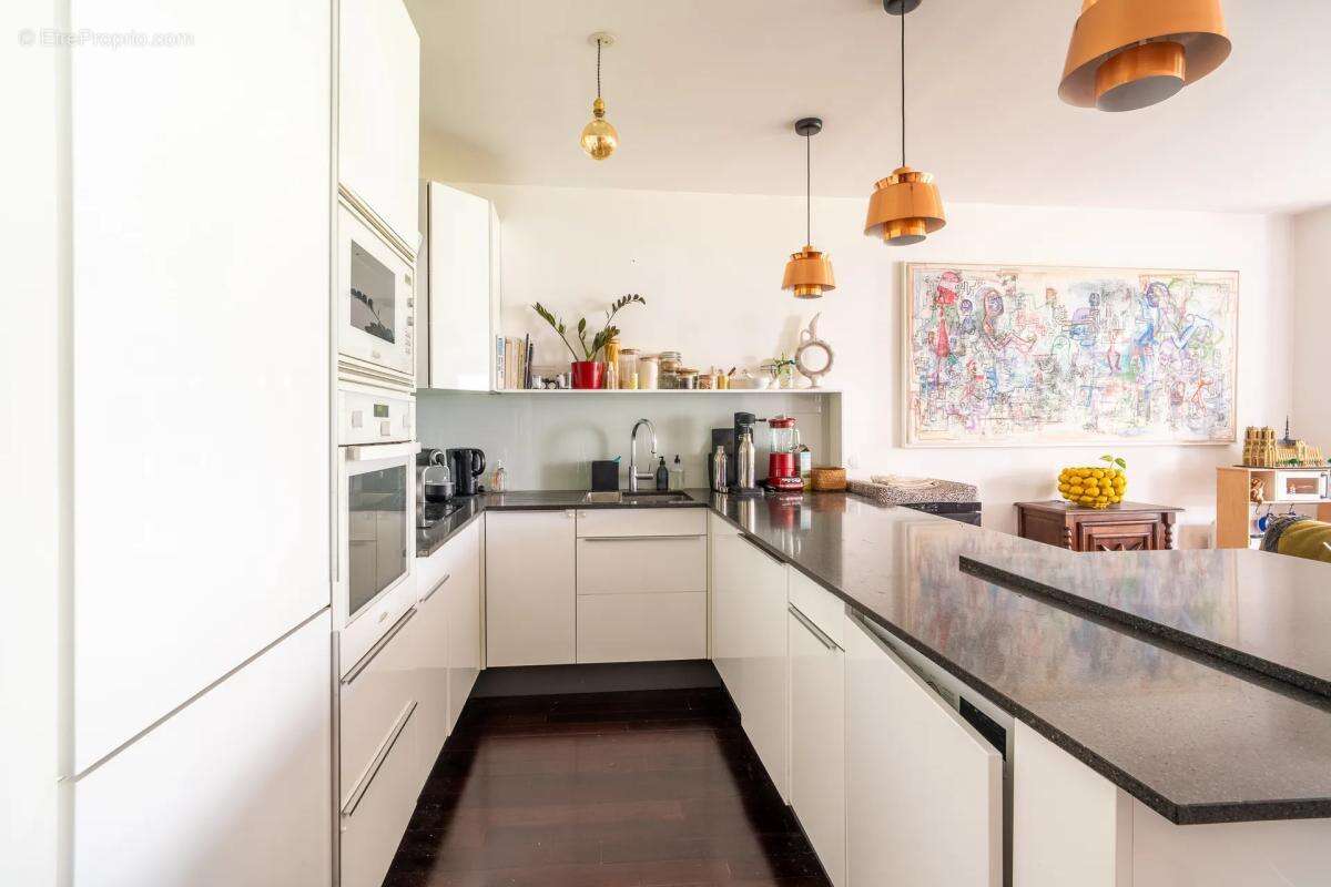 Appartement à PARIS-10E