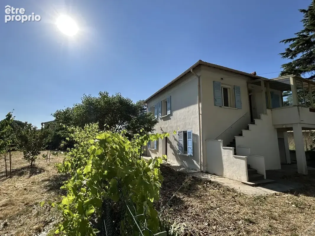 maison 4 chbres sur 1000 m² et dépendances - photo 2