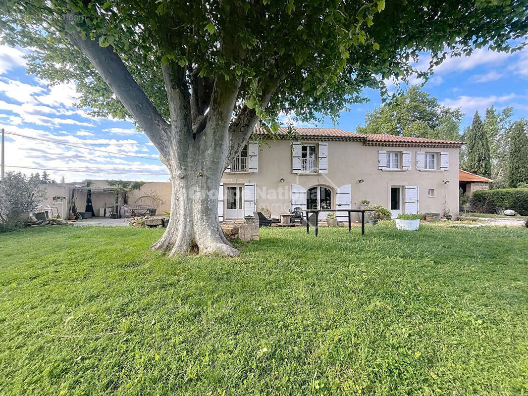 Maison à CAMARET-SUR-AIGUES