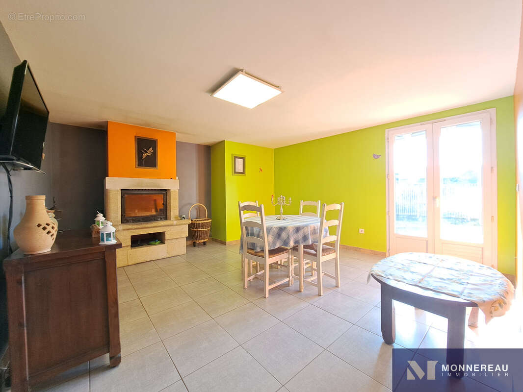 Maison à LEOVILLE