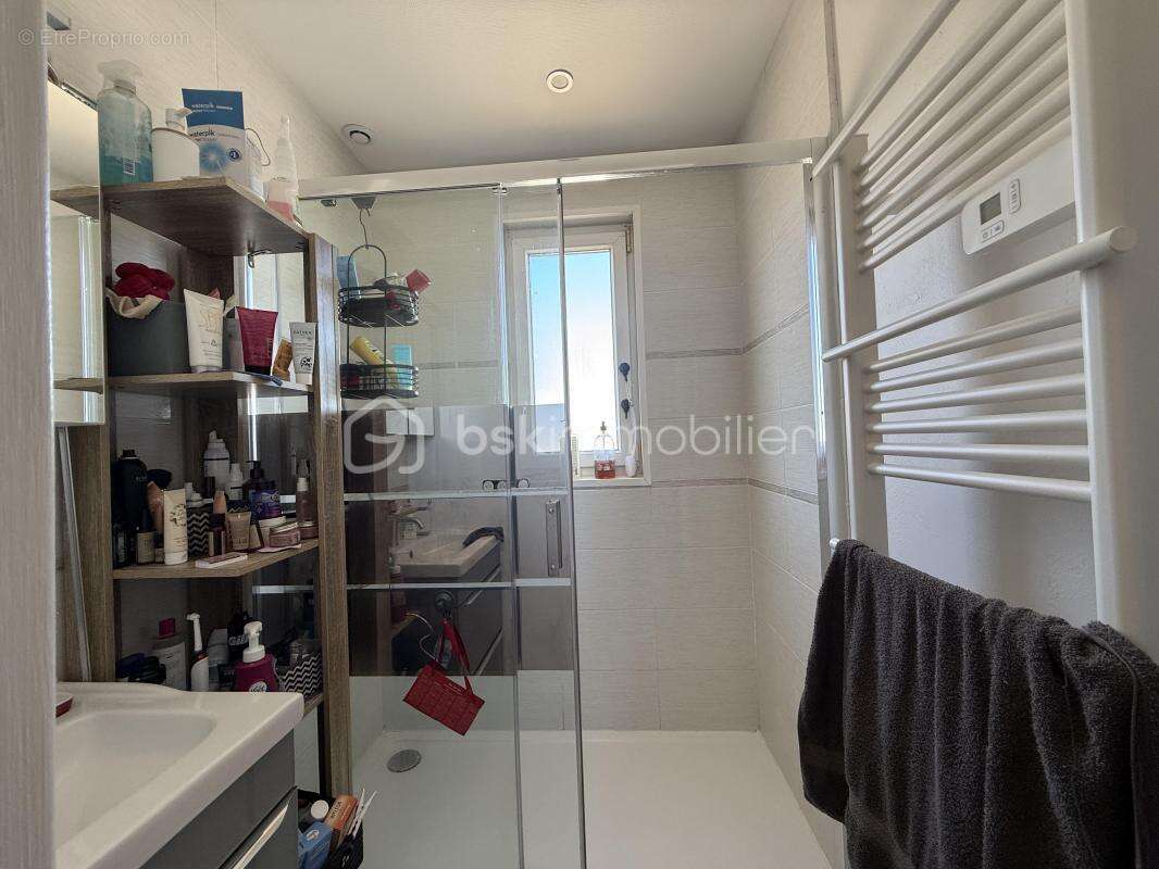 Maison rénové avec prestations de qualité – Parcelle de 1 640 m² - photo 14
