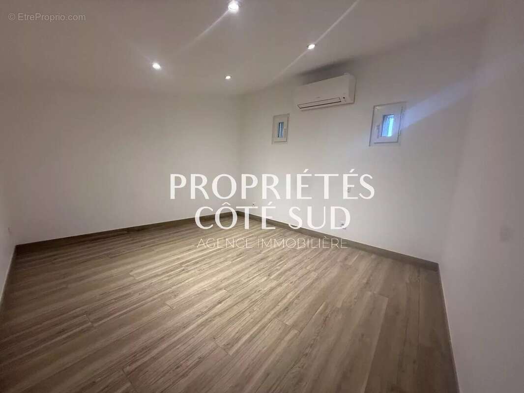 Maison à SAINT-VICTOR-LA-COSTE