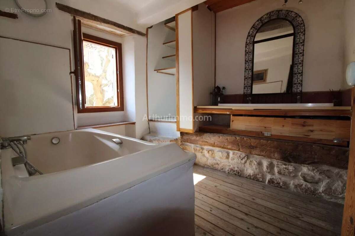 Appartement à POURCIEUX