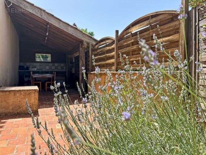 Non loin de FLEURANCE, village avec écoles, maison de charme habitable de plain pied avec jardin - photo 12