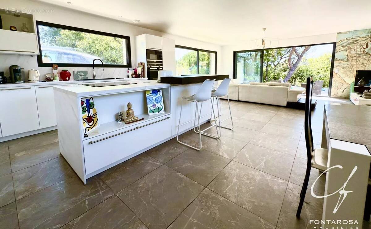 Maison à PUGET-SUR-ARGENS